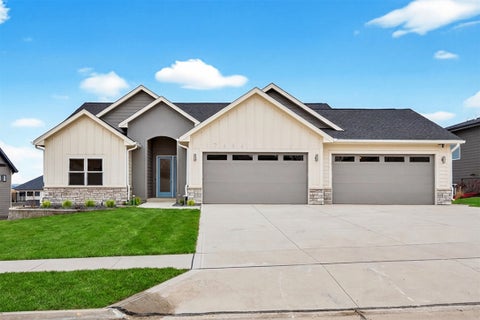 Homes For Sale - 17686 Townsend Drive<br/> Dallas County, Clive, IA 50325