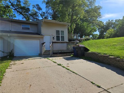 Single Family Residence in Des Moines IA 214 Hughes Circle.jpg