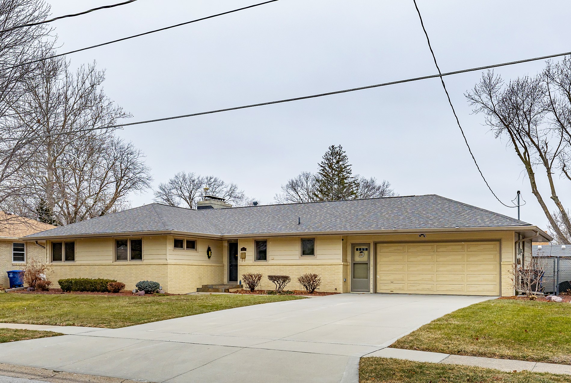 3827 Crestwood Road, Des Moines, Iowa image 2