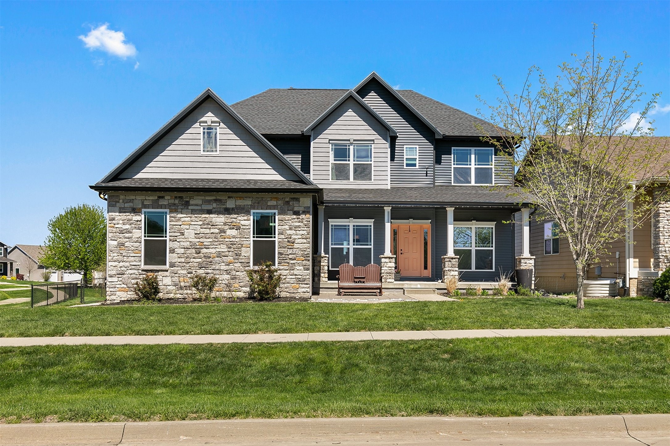 7517 NW 97th Court, Johnston, Iowa image 2