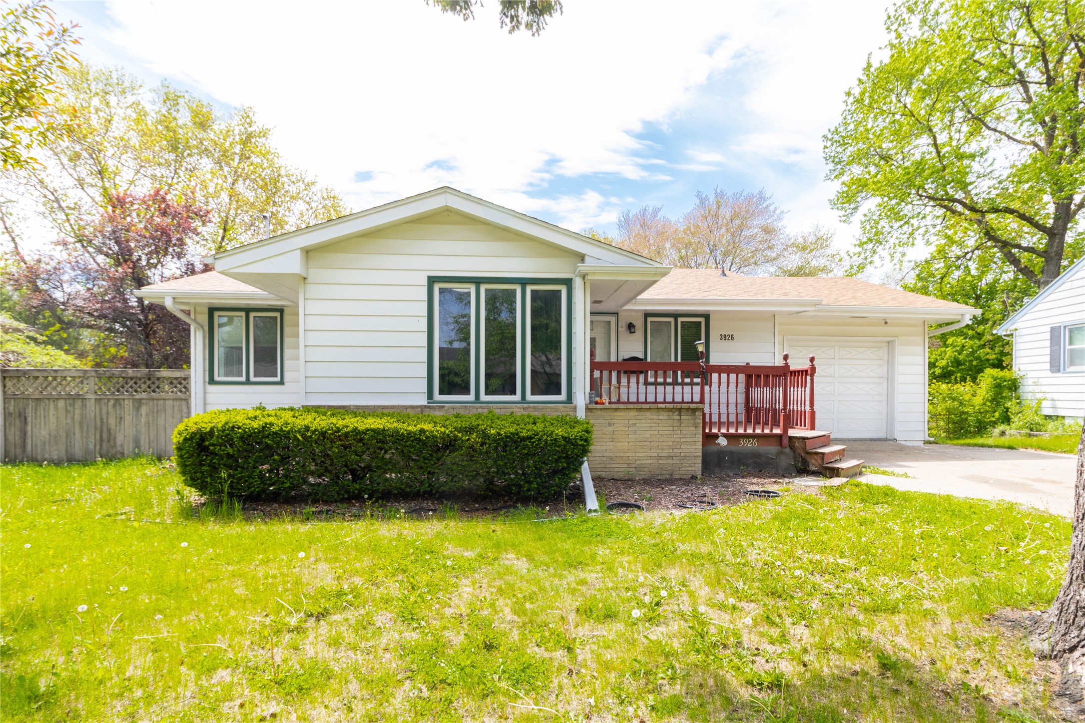 3926 Lynner Drive, Des Moines, Iowa image 2