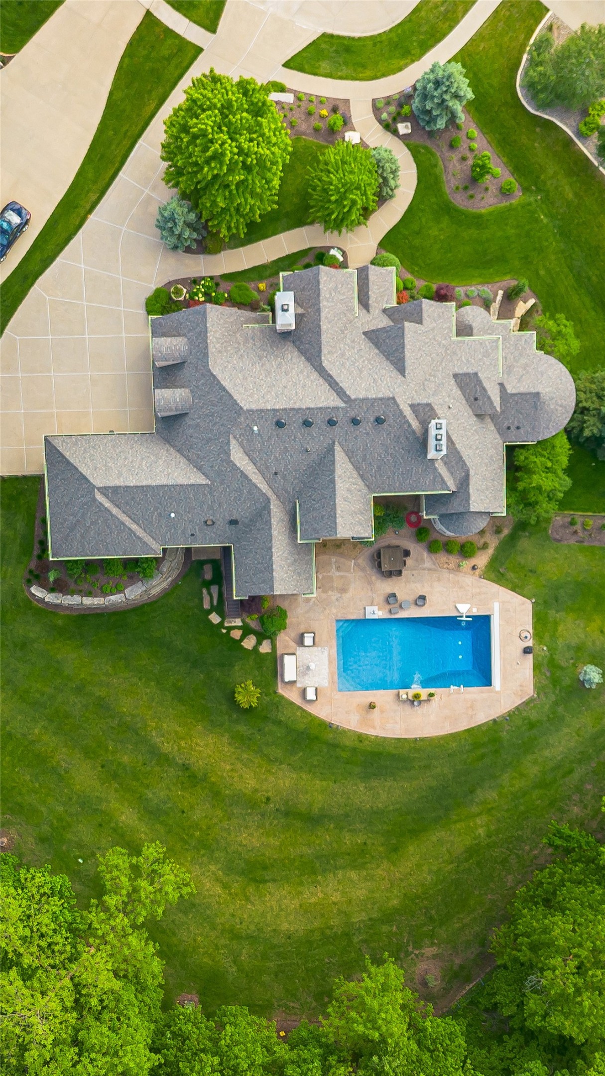 809 NE Bridge Creek Court
