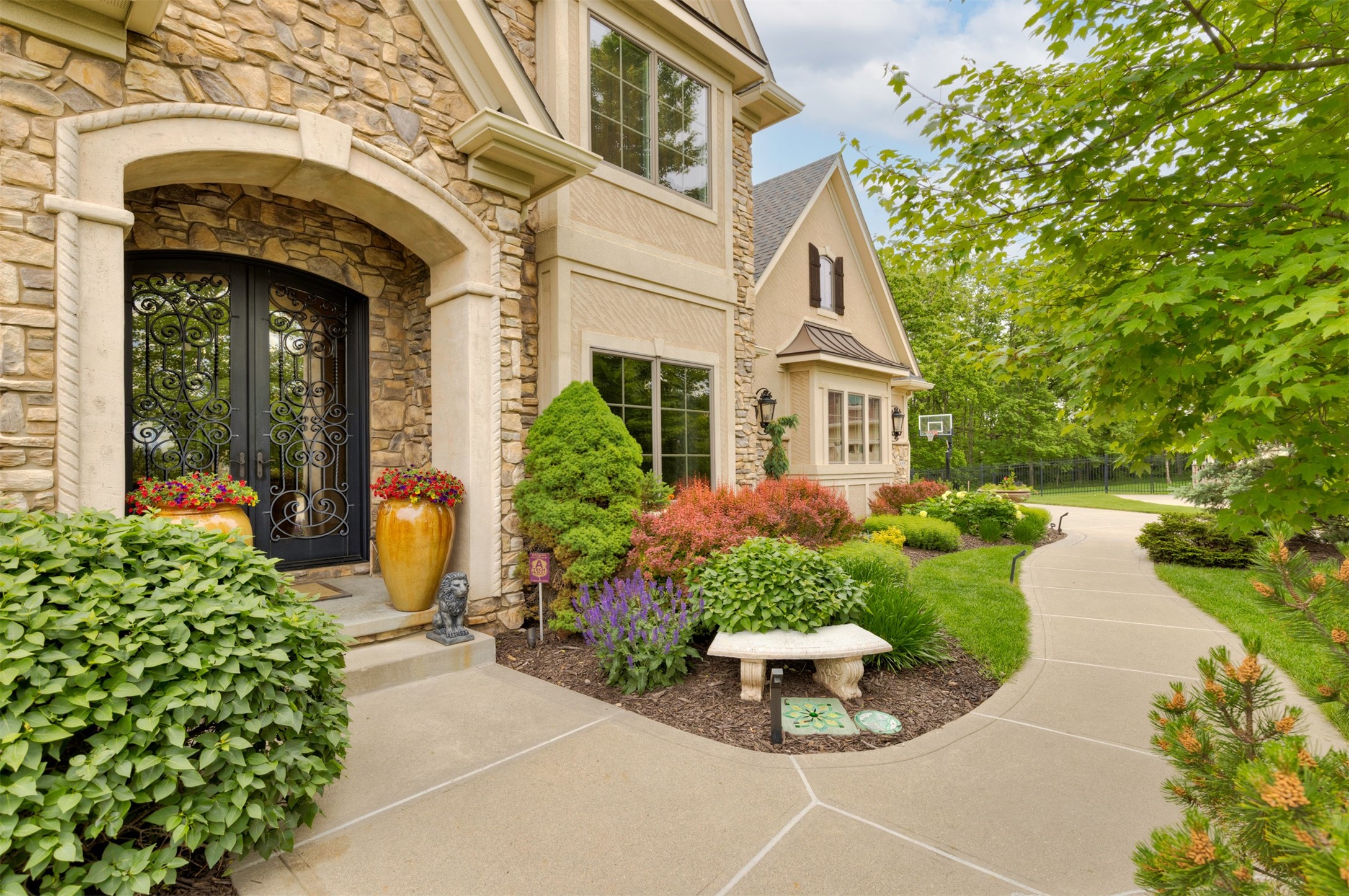 809 NE Bridge Creek Court
