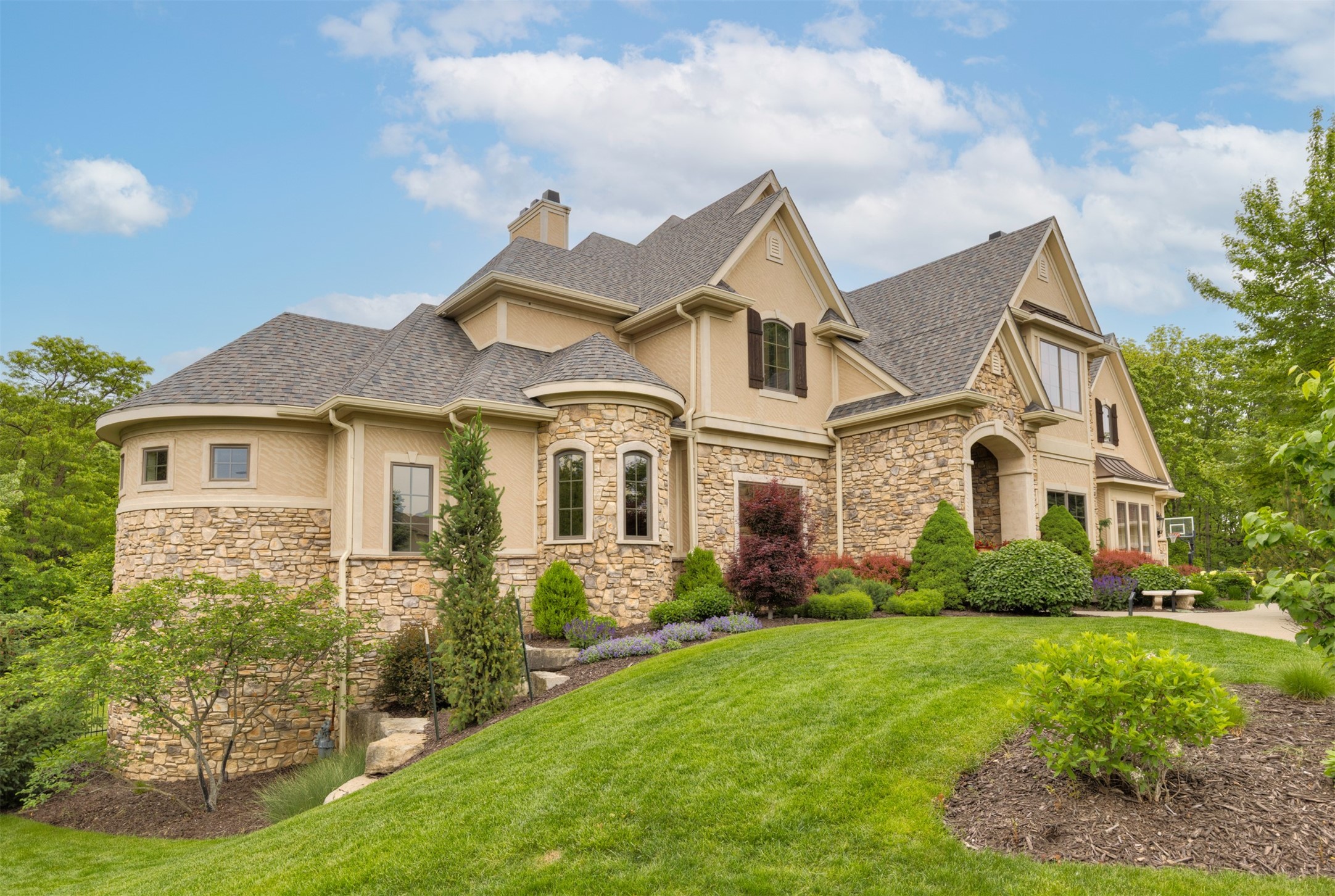 809 NE Bridge Creek Court