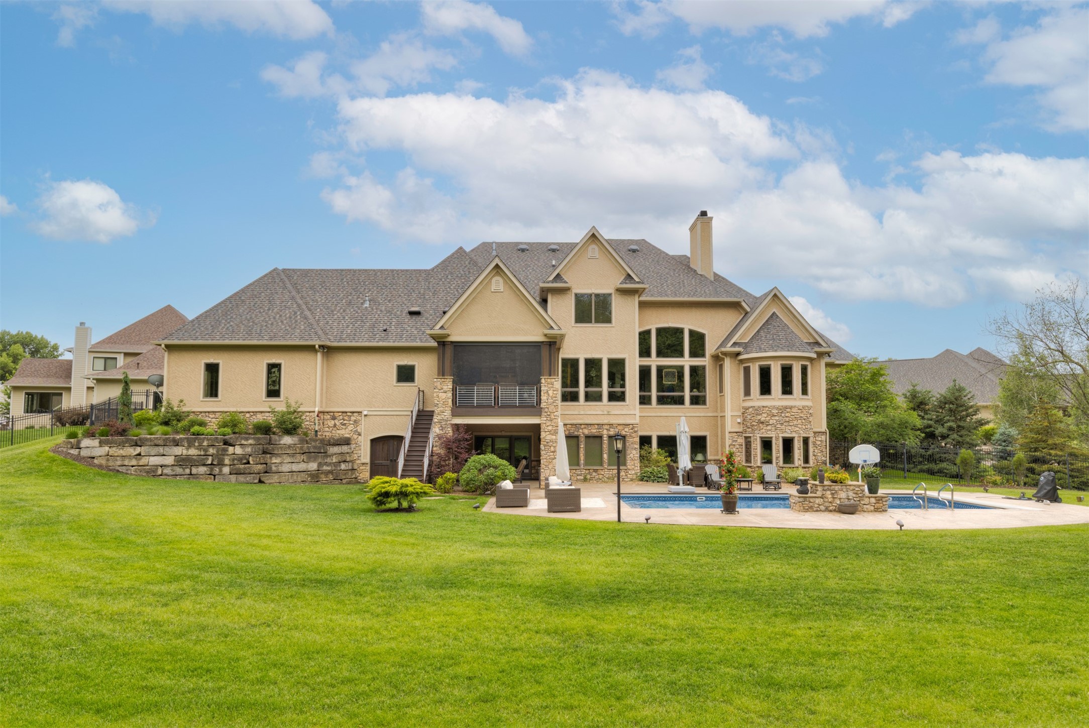 809 NE Bridge Creek Court