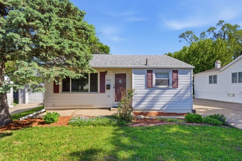 Homes For Sale - 5821 Clark Street<br/> Des Moines, IA 50311