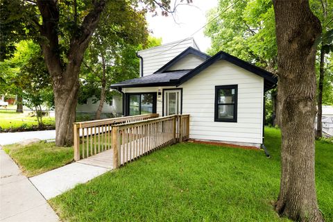 Homes For Sale - 3402 Arthur Avenue<br/> Polk County, Des Moines, IA 50317