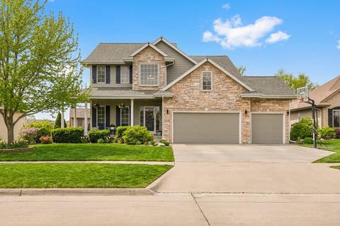 Homes For Sale - 1620 Pinewood Court<br/> Altoona, IA 50009