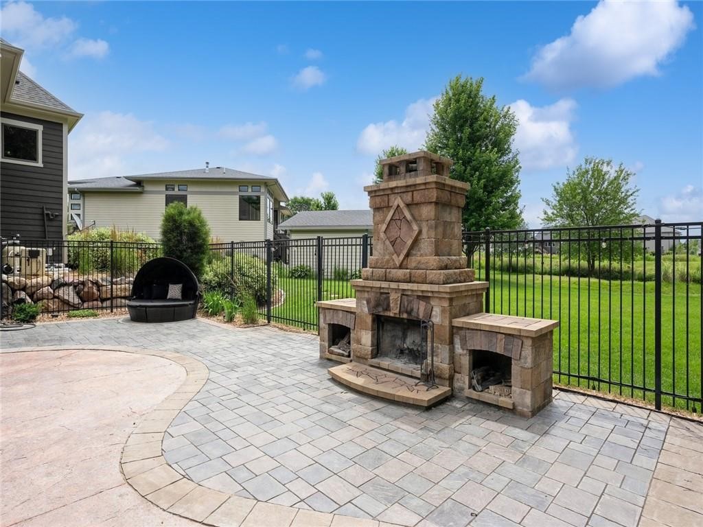 2319 Hearthstone Circle, Altoona, Iowa image 30
