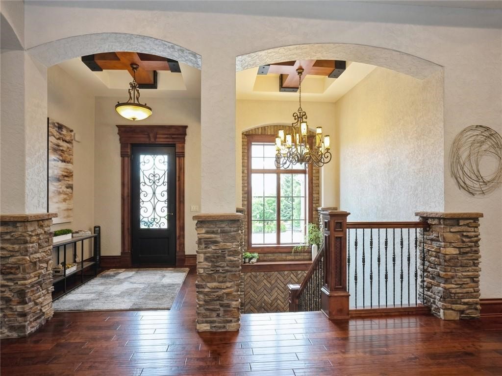 2319 Hearthstone Circle, Altoona, Iowa image 2