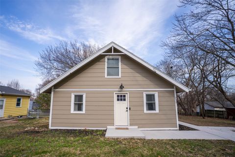 Homes For Sale - 3933 E 30th Street<br/> Des Moines, IA 50317