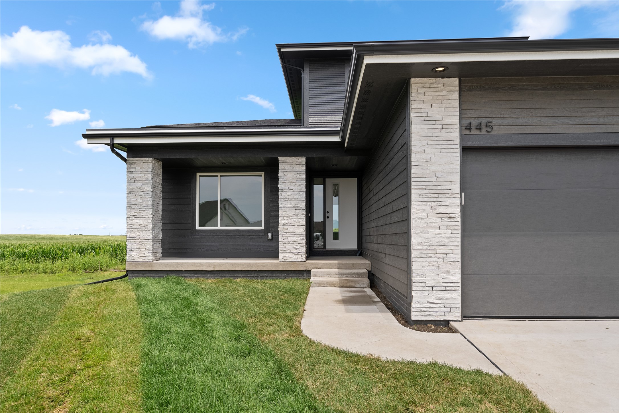 445 NW Ashley Circle, Waukee, Iowa image 2