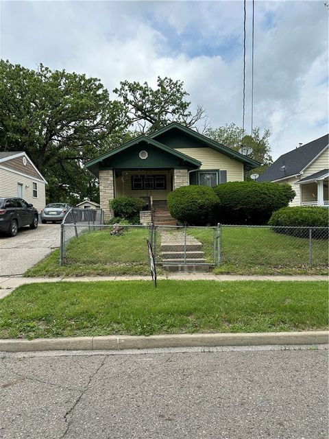 Single Family Residence in Des Moines IA 1505 Mondamin Avenue.jpg