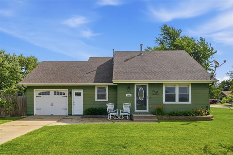 Homes For Sale - 1006 Lincoln Street<br/> Polk County, Bondurant, IA 50035