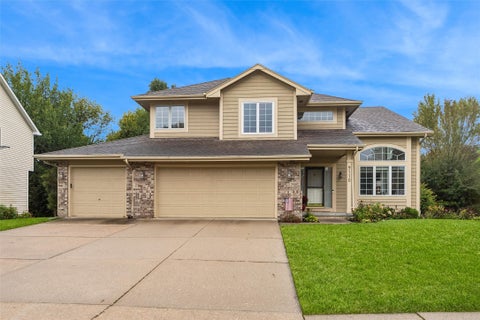 Homes For Sale - 9110 Timberwood Drive<br/> Johnston, IA 50131