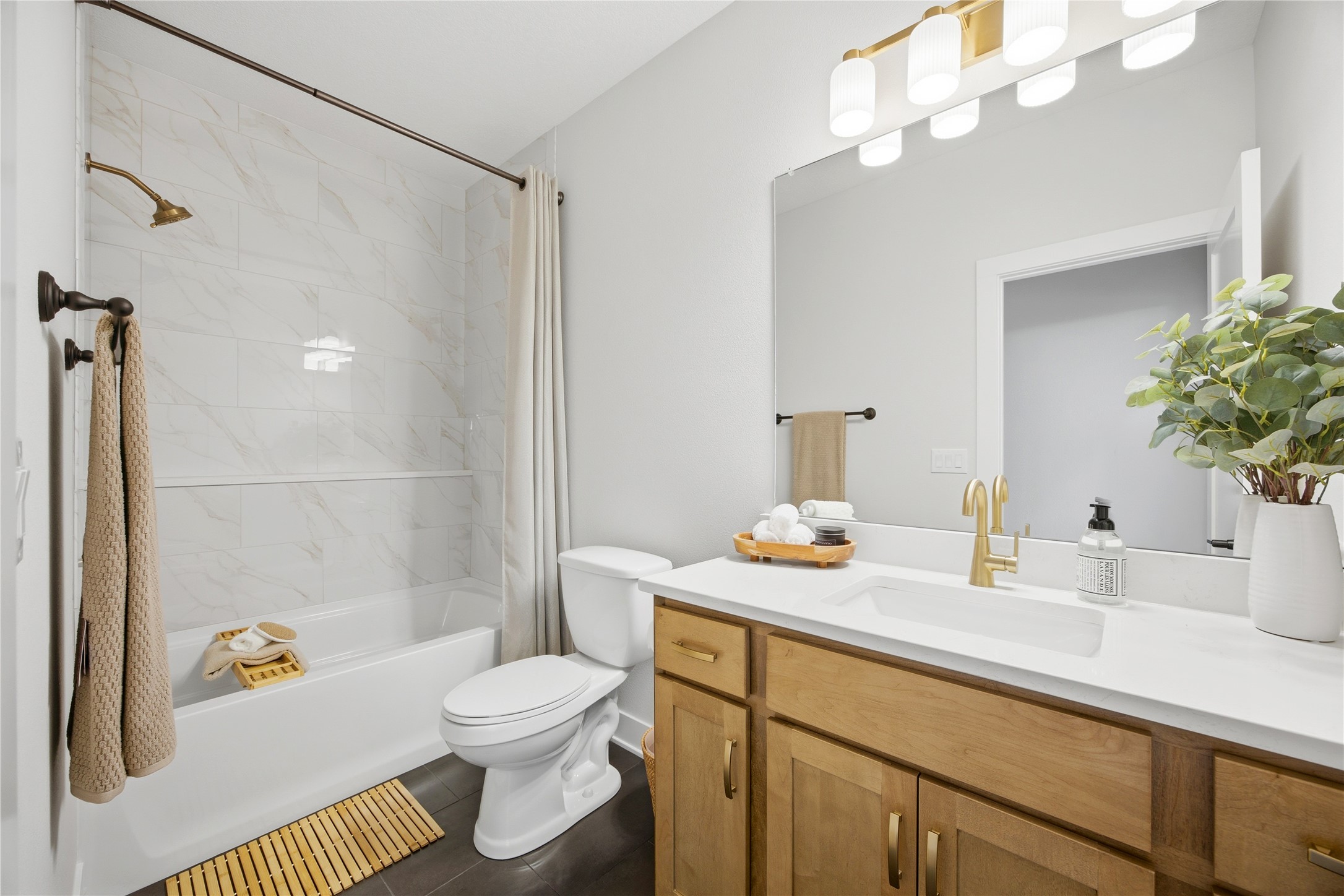 Urbandale, Iowa, 50263, United States, 4 Bedrooms Bedrooms, ,3 BathroomsBathrooms,Residential,Active,2030106
