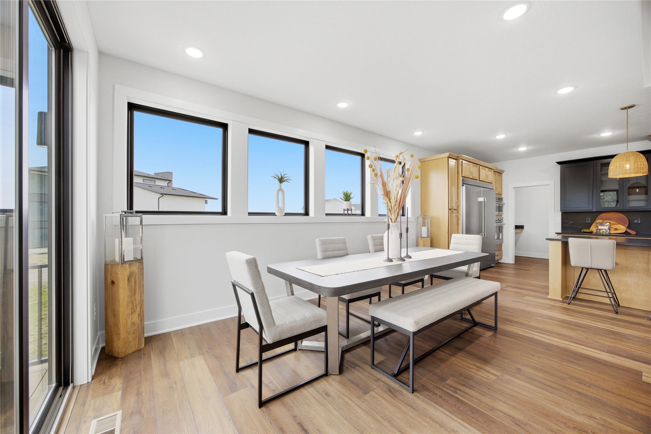 Urbandale, Iowa, 50263, United States, 4 Bedrooms Bedrooms, ,3 BathroomsBathrooms,Residential,Active,2030106