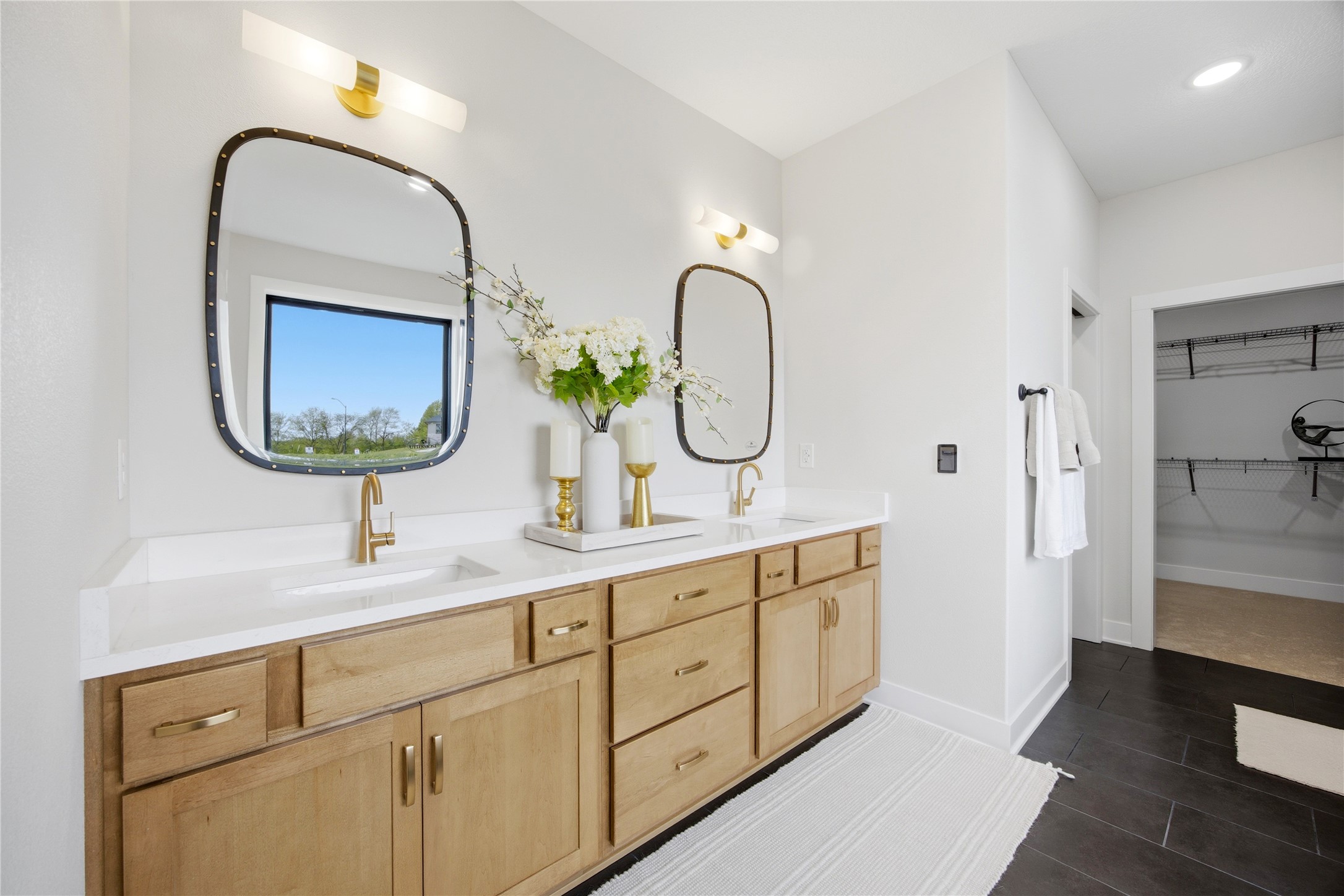 Urbandale, Iowa, 50263, United States, 4 Bedrooms Bedrooms, ,3 BathroomsBathrooms,Residential,Active,2030106