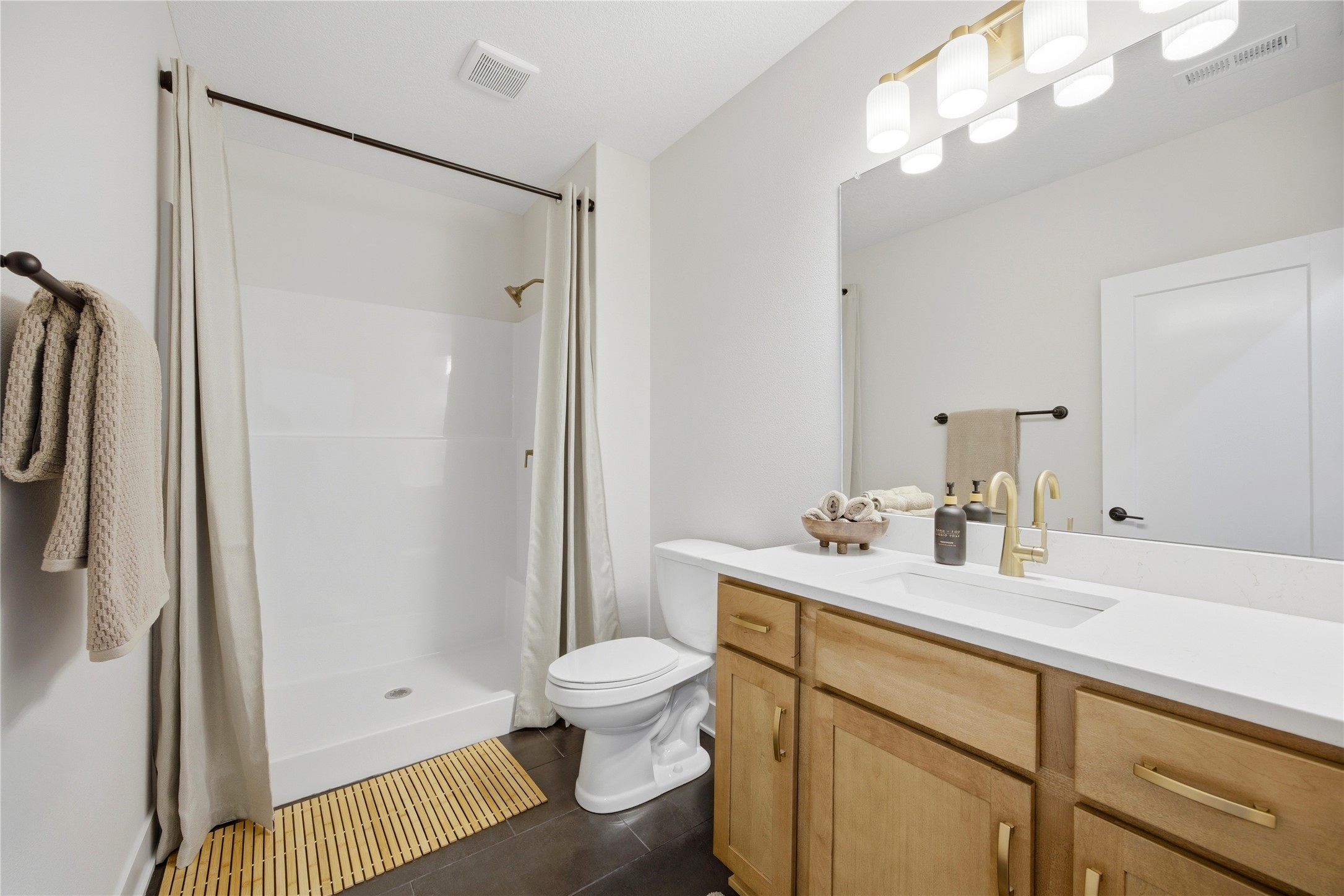 Urbandale, Iowa, 50263, United States, 4 Bedrooms Bedrooms, ,3 BathroomsBathrooms,Residential,Active,2030106