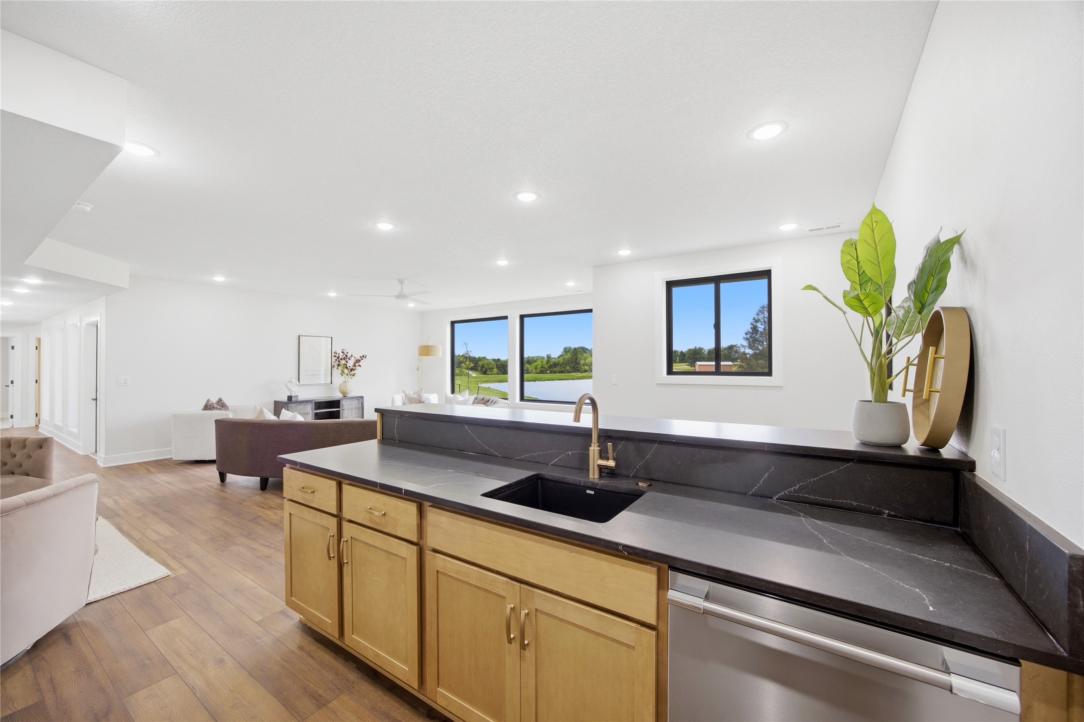 Urbandale, Iowa, 50263, United States, 4 Bedrooms Bedrooms, ,3 BathroomsBathrooms,Residential,Active,2030106
