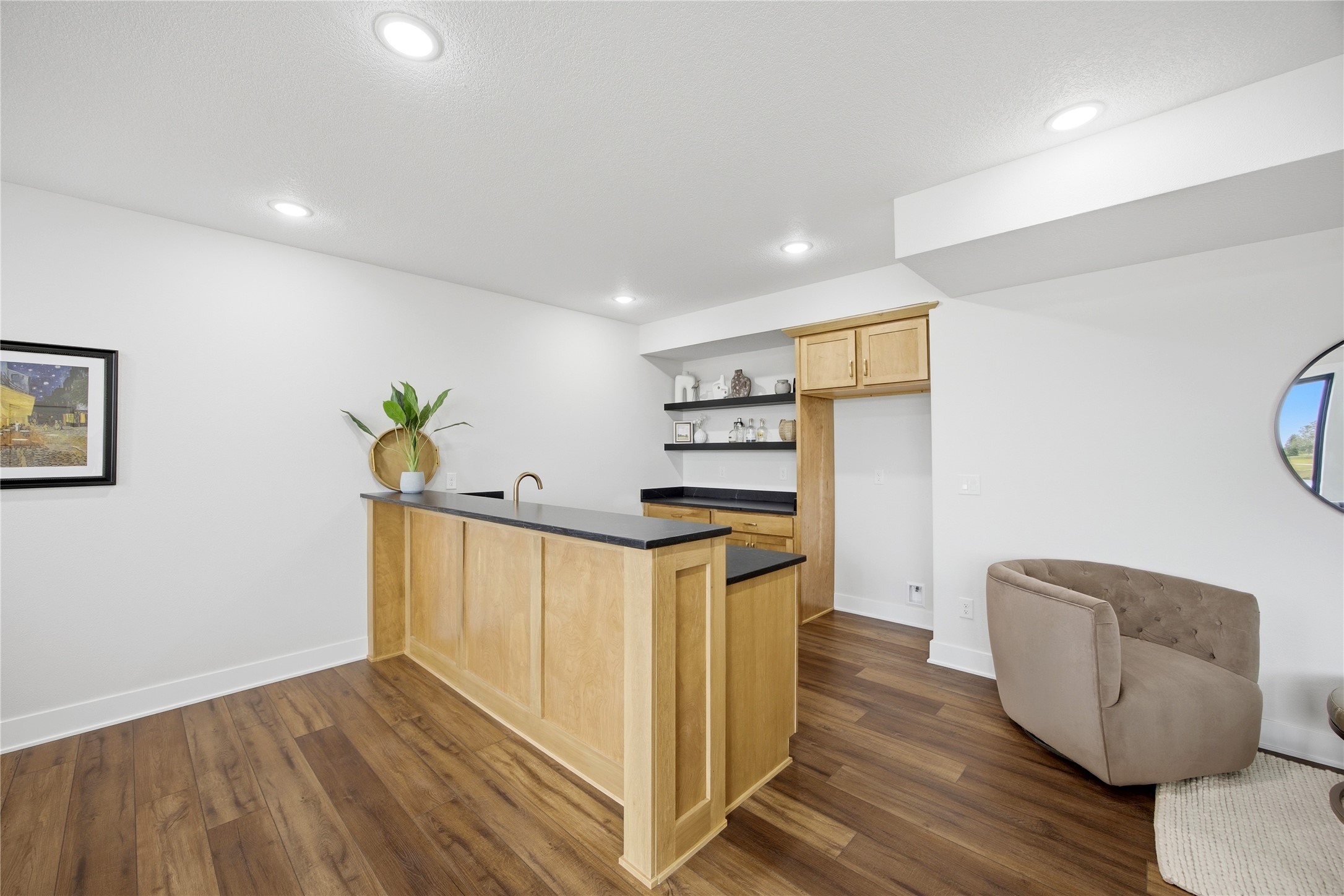 Urbandale, Iowa, 50263, United States, 4 Bedrooms Bedrooms, ,3 BathroomsBathrooms,Residential,Active,2030106