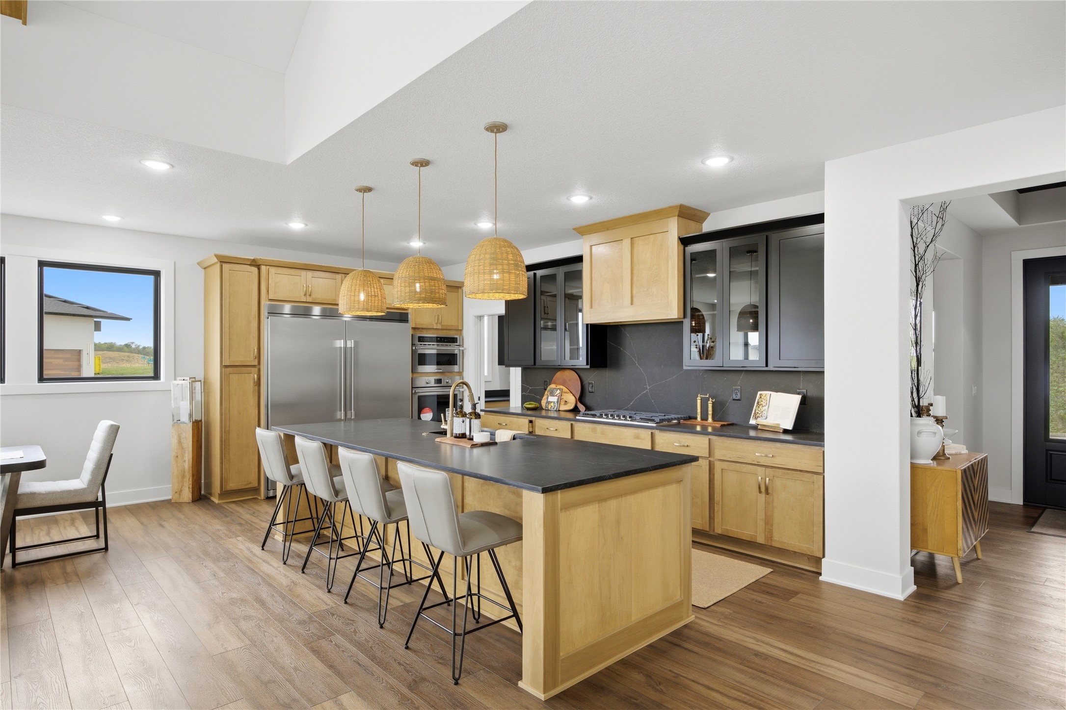 Urbandale, Iowa, 50263, United States, 4 Bedrooms Bedrooms, ,3 BathroomsBathrooms,Residential,Active,2030106