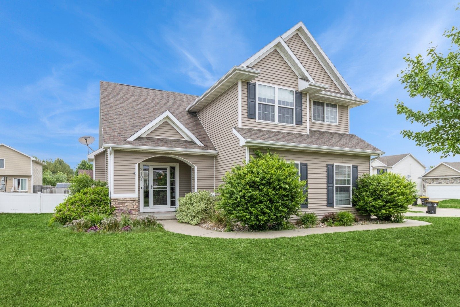 2105 SE Leeann Drive, Waukee, Iowa image 1
