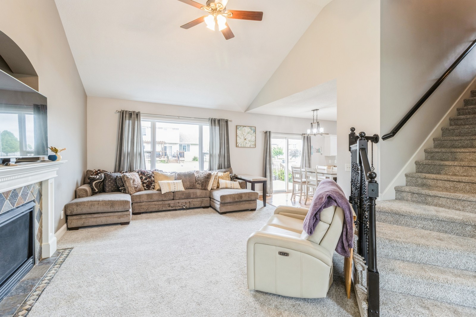 2105 SE Leeann Drive, Waukee, Iowa image 2