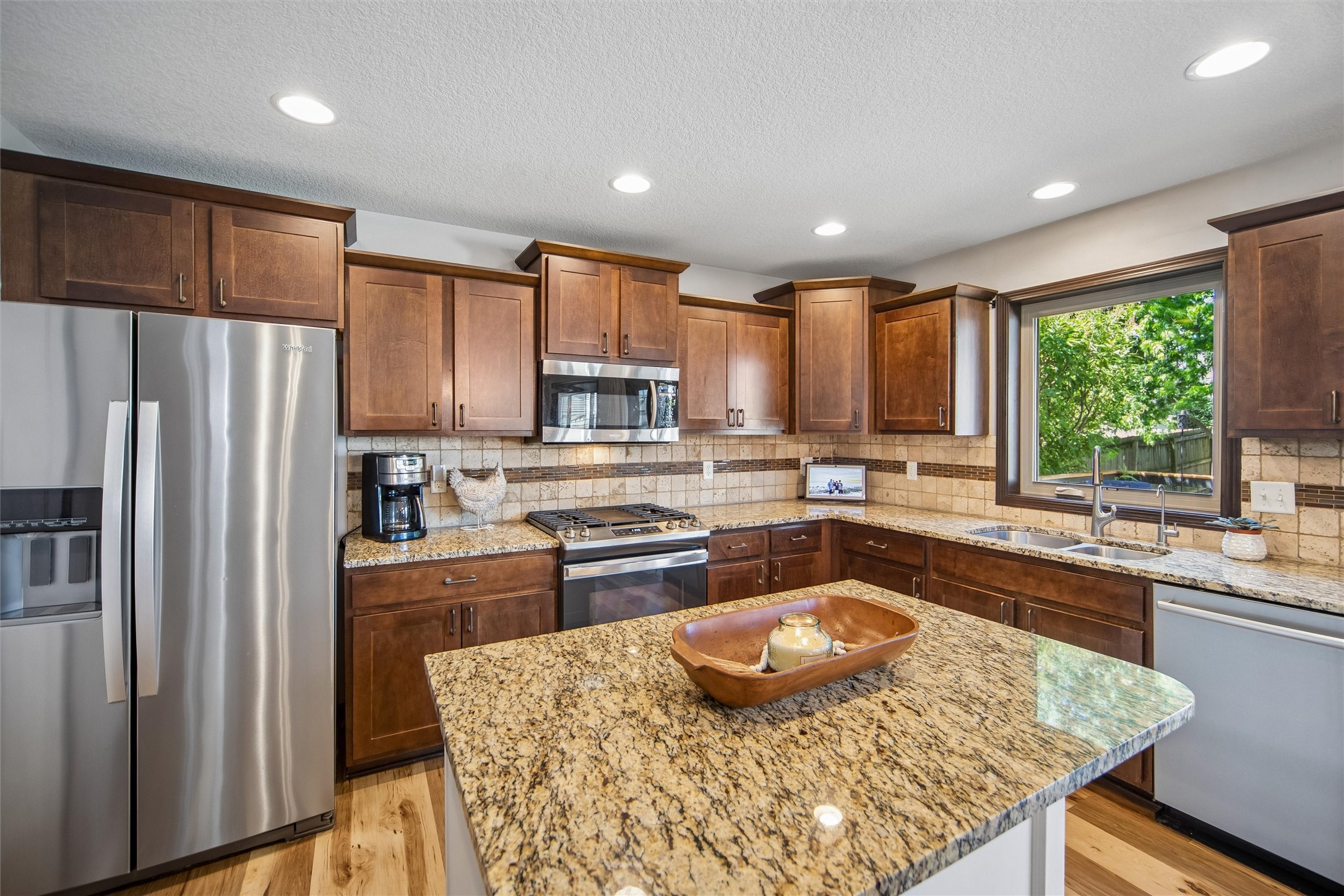 816 NW Sunset Lane