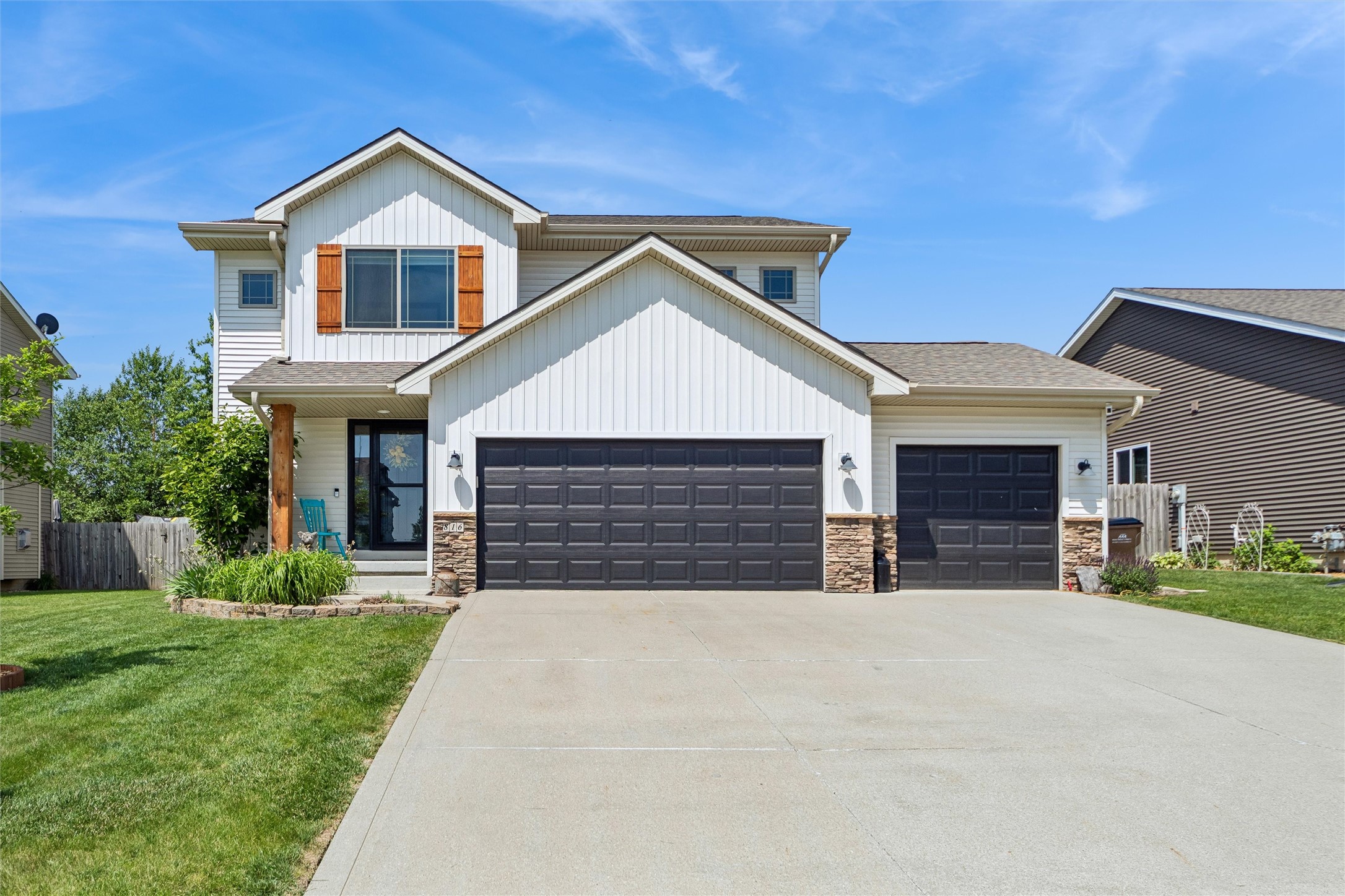 816 NW Sunset Lane