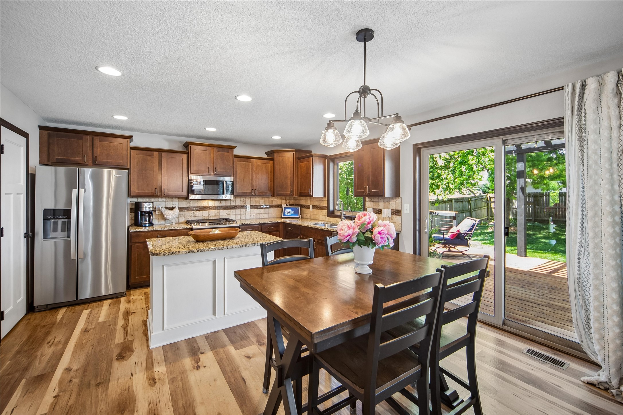 816 NW Sunset Lane