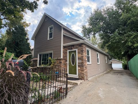 1709 E Walnut Street Des Moines IA 50316