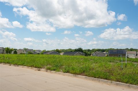 Vacant Land For Sale - 2914 Lake Hill Drive<br/> Des Moines, IA 50320