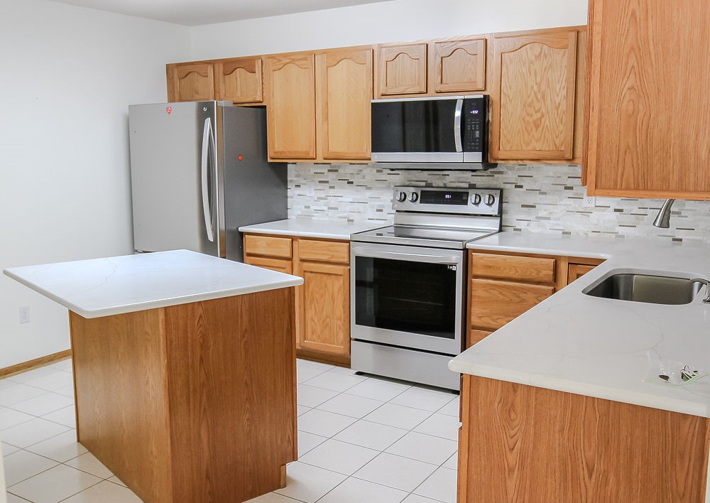 9516 Garnet Lane, Johnston, Iowa image 3