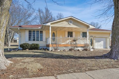 Homes For Sale - 115 N Vine Avenue<br/> Lacona, IA 50139