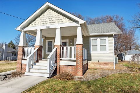 Homes For Sale - 1683 Northwest Drive<br/> Des Moines, IA 50310