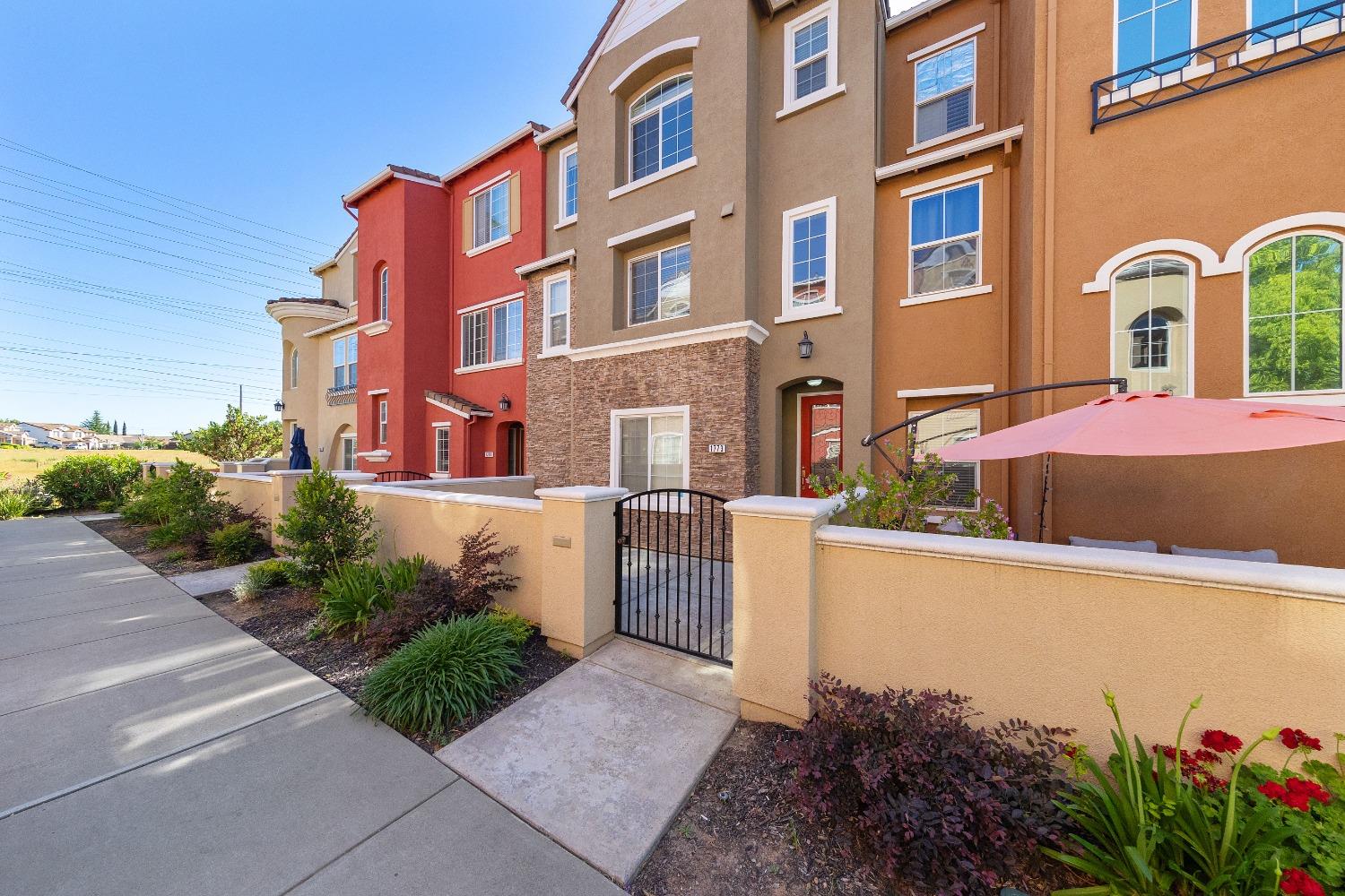 View Roseville, CA 95747 townhome