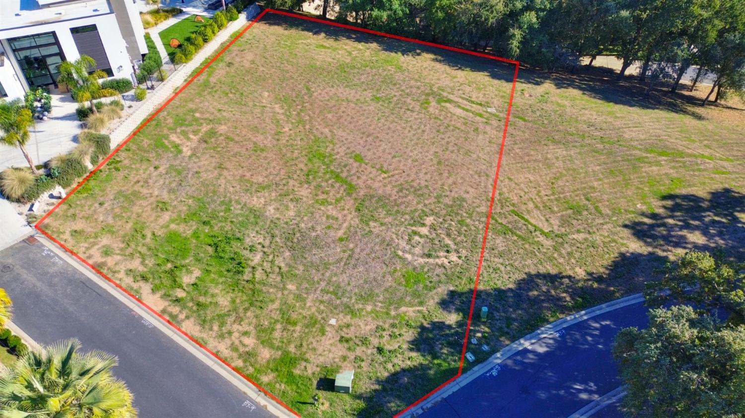 6233 Gobernadores Lane