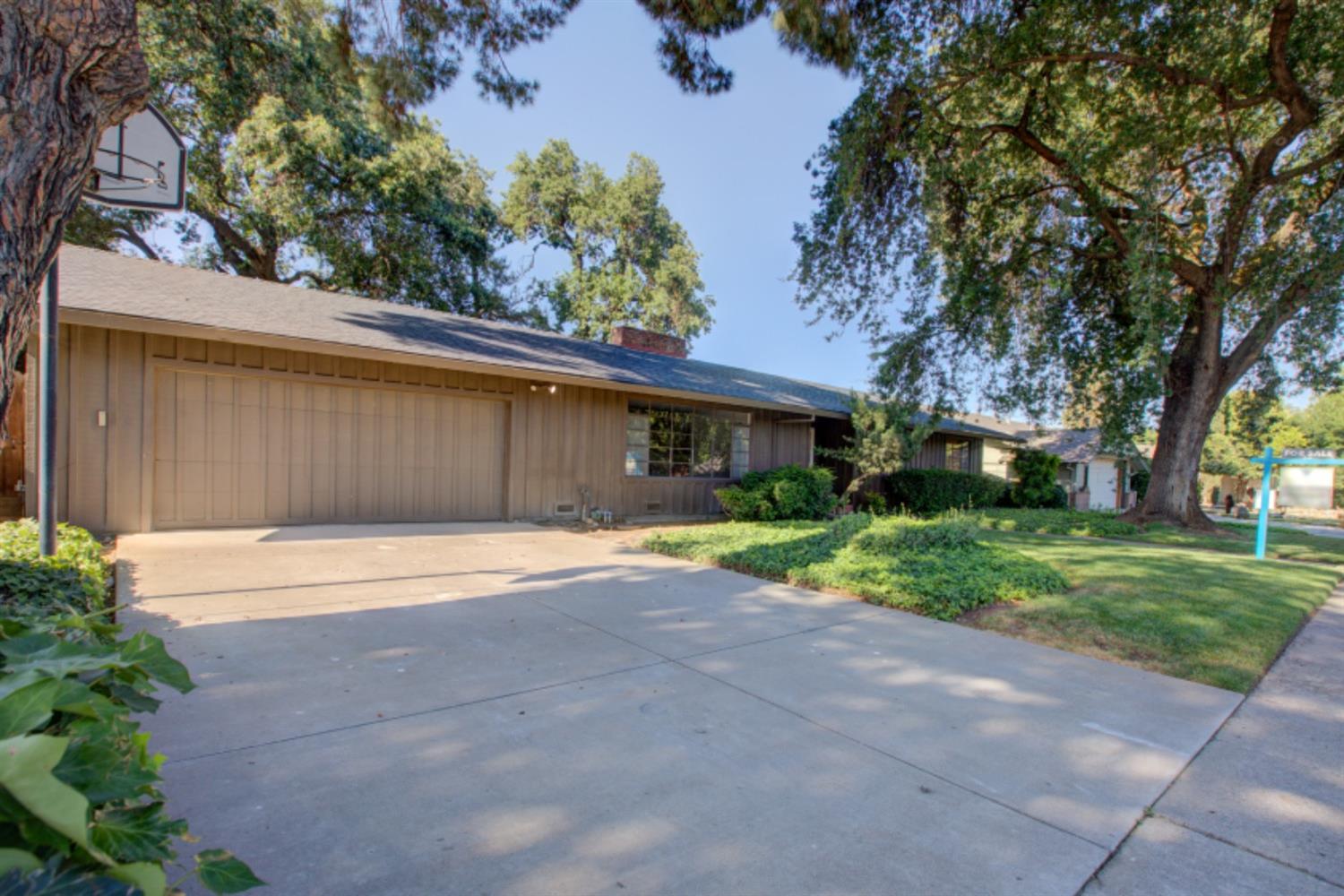 Photo 3 of 31 of 830 Madrone Lane house