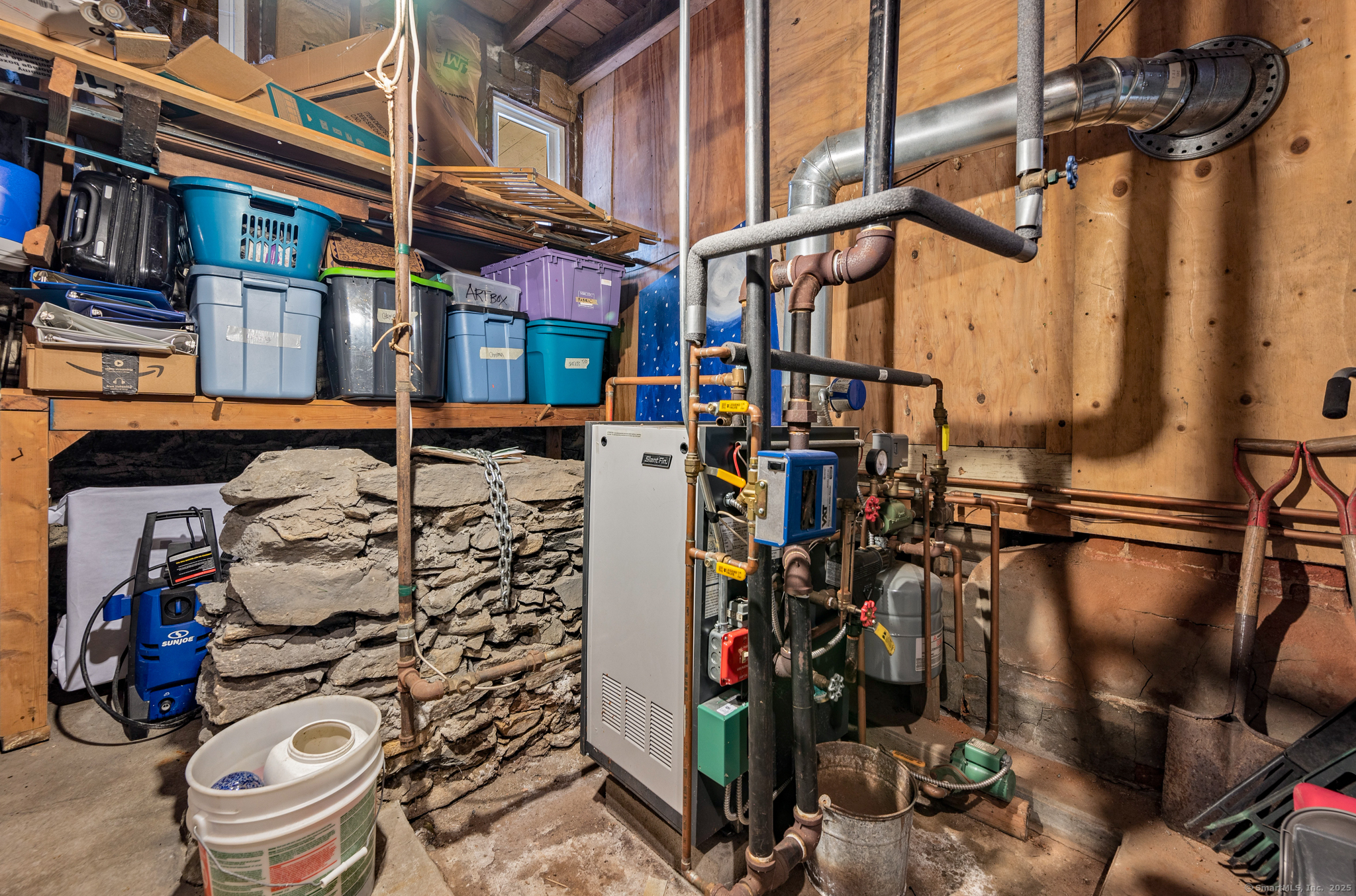 Windham, Connecticut 06226, United States, 3 Bedrooms Bedrooms, ,2 BathroomsBathrooms,Residential,Pending,21921