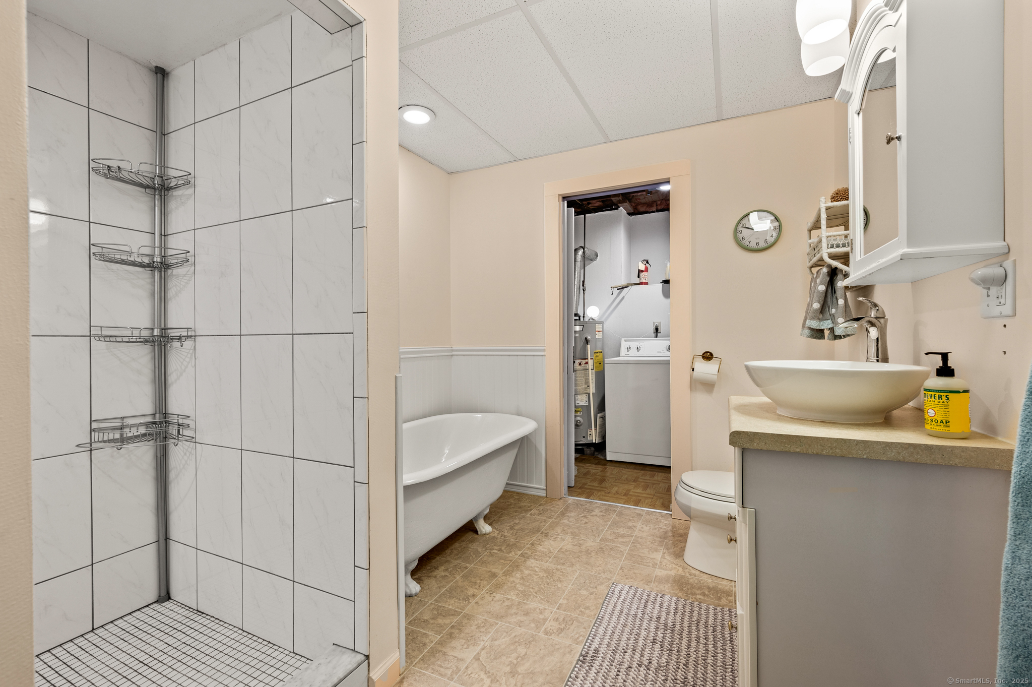 Windham, Connecticut 06226, United States, 3 Bedrooms Bedrooms, ,2 BathroomsBathrooms,Residential,Pending,21921