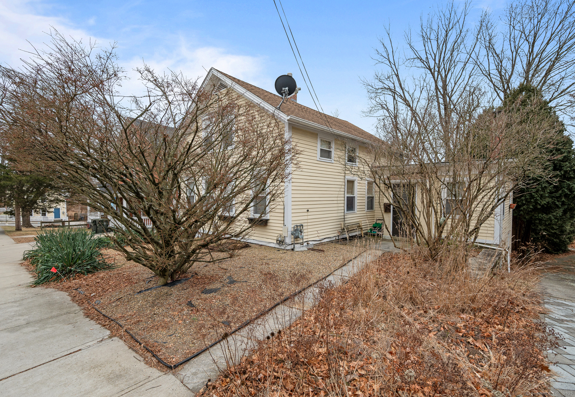 Windham, Connecticut 06226, United States, 3 Bedrooms Bedrooms, ,2 BathroomsBathrooms,Residential,Pending,21921