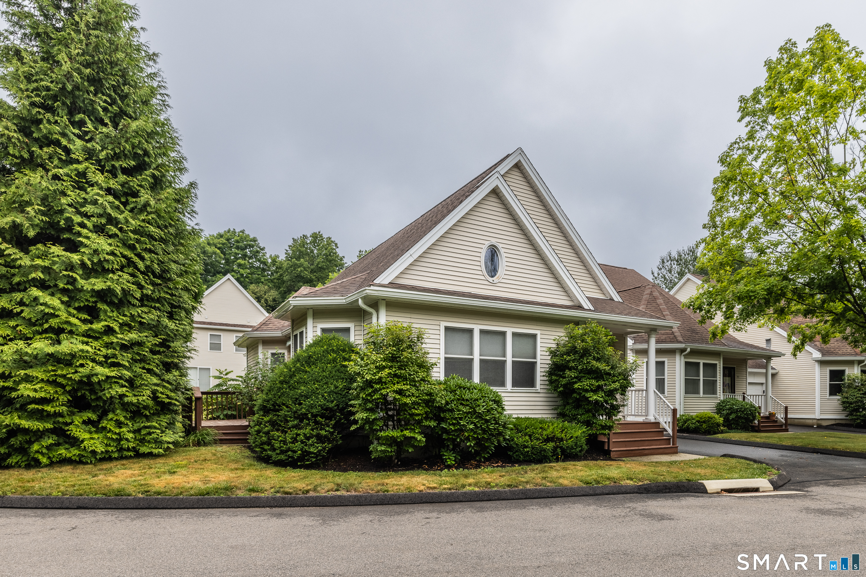 194 Summerfield Gardens 194