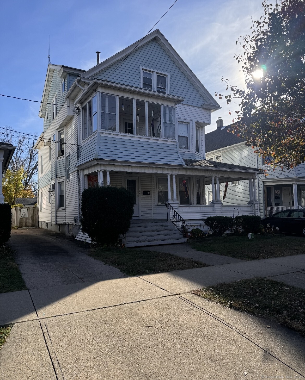 256 Elm Street, West Haven, Connecticut - 6 Bedrooms  
3 Bathrooms  
17 Rooms - 