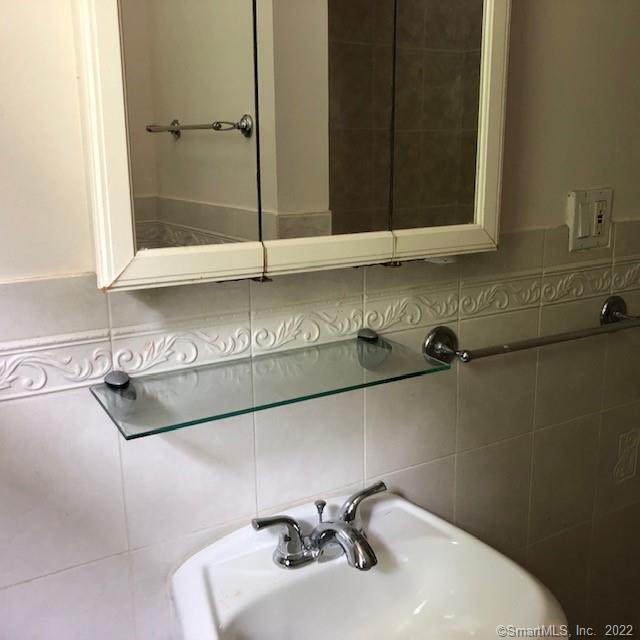 Greenwich, Connecticut 06830, United States, 2 Bedrooms Bedrooms, ,1 BathroomBathrooms,Residential,Active,147482