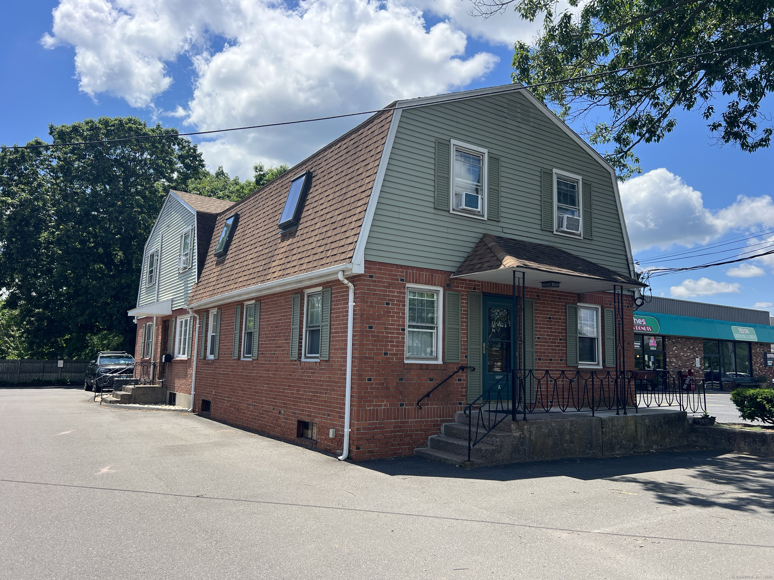 1200 Farmington Avenue 1