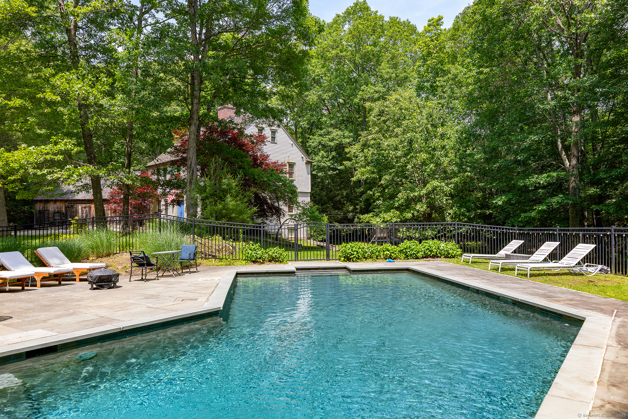 33 Sentry Hill Road