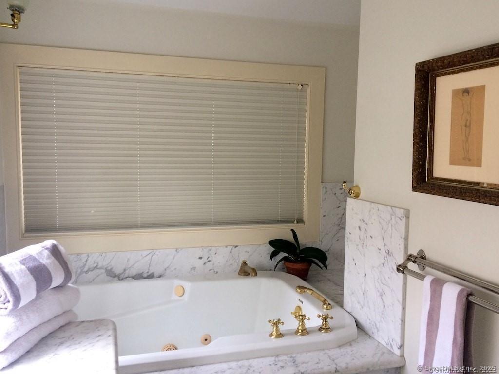 Stonington, Connecticut 06378, United States, 2 Bedrooms Bedrooms, ,3 BathroomsBathrooms,Residential,Active,10117