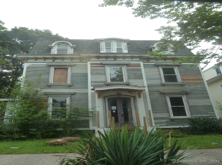 Elm Street, New Haven, Connecticut - 4 Bedrooms  

8 Rooms - 
