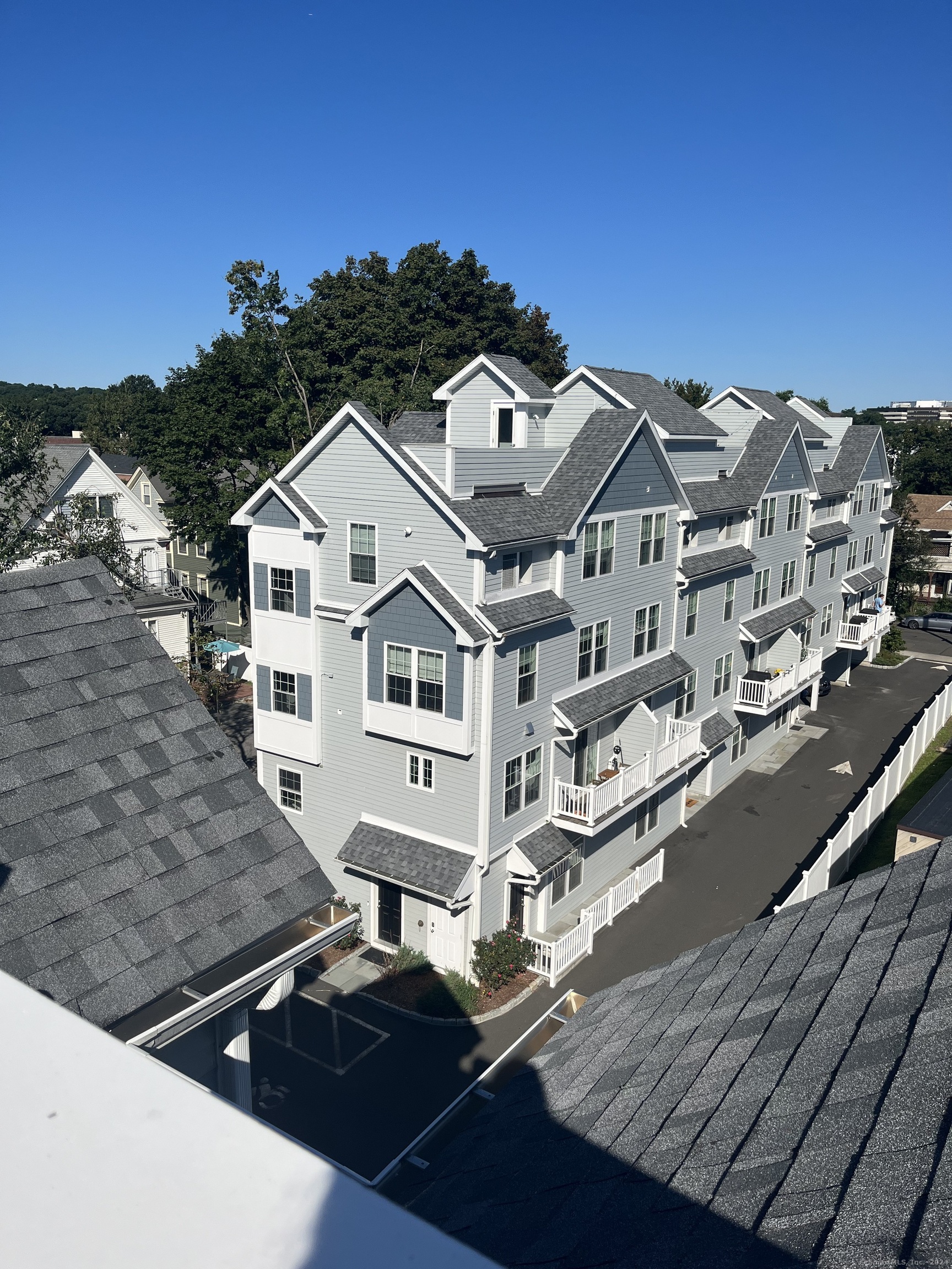Rental Property at 3rd Street 19, Stamford, Connecticut - Bedrooms: 3 
Bathrooms: 3 
Rooms: 5  - $4,700 MO.